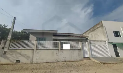 CASA DE ALVENARIA COM TRÊS DORMITÓRIOS SENDO UMA SUÍTE