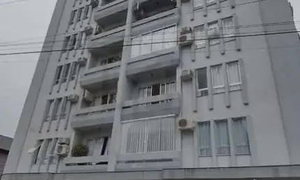 APARTAMENTO BEM ESPAÇOSO E MUITO BEM LOCALIZADO COM 3 DORMITÓRIOS SENDO 1 SUÍTE