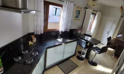 CASA COM 3 DORMITÓRIOS SENDO 1 SUÍTE E AMPLO ESPAÇO DE TERRENO