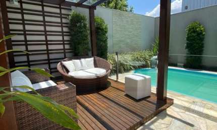 CASA COM CONFORTO, ELEGANCIA E LOCALIZAÇÃO PRIVILEGIADA