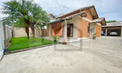Linda casa de alvenaria com 3 dormitórios sendo 1 suíte