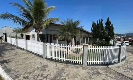 INCRÍVEL CASA TOTALMENTE MOBILIADA COM 3 DORMITÓRIOS