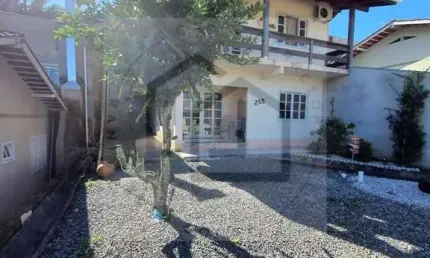 Casa à venda no bairro santa terezinha - brusque/sc
