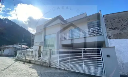 Incrível casa com 3 dormitórios sendo 1 suíte master