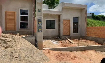 INCRÍVEL CASA BAIXA COM 3 DORMITÓRIOS SENDO 1 SUÍTE