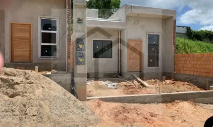 Incrível casa baixa com 3 dormitórios sendo 1 suíte