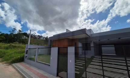 CASA DESLUMBRANTE COM 3 DORMITÓRIOS SENDO 1 SUÍTE C/ CLOSET