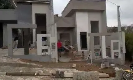 LINDA CASA GEMINADA COM 3 DORMITÓRIOS SENDO 1 SUÍTE