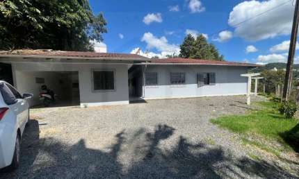 Casa para alugar no bairro Primeiro de Maio - Brusque/SC