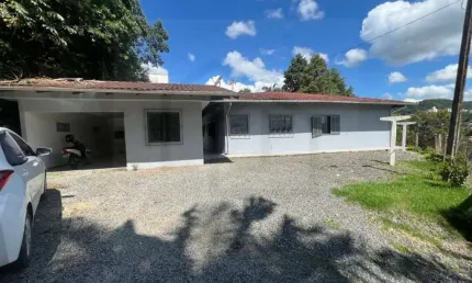 Casa à venda no bairro Primeiro de Maio - Brusque/SC