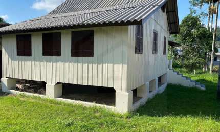 Casa com 3 quartos para alugar no Cerâmica Reis, Brusque 