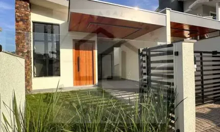 Casa baixa de 3 dormitórios sendo 1 suíte e 2 demi-suítes