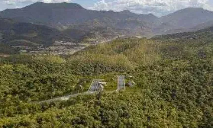 TERRENO PLANO DE 240M² – A OPORTUNIDADE QUE VOCÊ ESPERAVA
