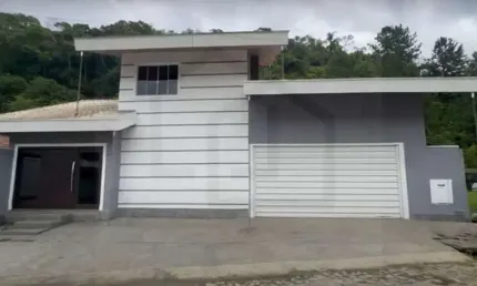 CASA ALTO PADRÃO COM PISCINA - 4 DORMITÓRIOS SENDO 2 SUÍTES