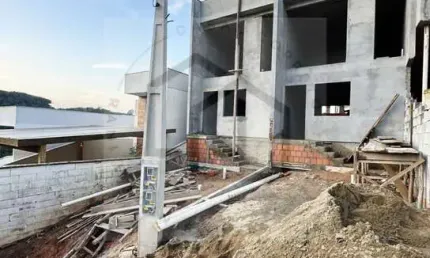 Casa geminada com dois dormitórios – conforto e praticidade!