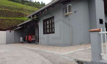 CASA EM CONDOMÍNIO FECHADO COM ÁREA DE FESTAS E 2 DORMITÓRIOS