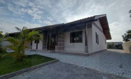 CASA DE LAVENARIA DE 120m² COM TRÊS DORMITÓRIOS E DUAS VAGAS DE GARAGEM NO BAIRRO LIMOEIRO