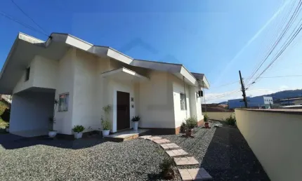 ÓTIMA CASA COM AMPLO TERRENO DE 1.082.67m² NA SANTA TEREZINHA