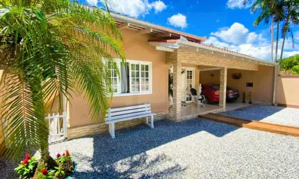 CASA DE ALVENARIA DE 220m² COM 4 DORMITÓRIOS SENDO 1 SUÍTE