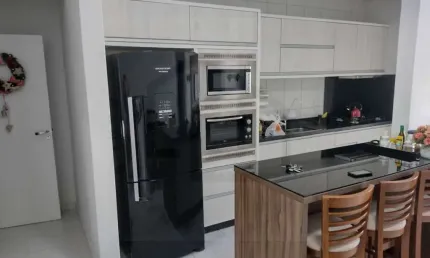 APARTAMENTO COM TRÊS DORMITORIOS NO BAIRRO SANTA TEREZINHA A POUCOS METROS DA UNIFEBE