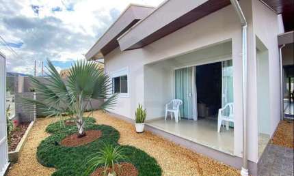 CASA DE 151m² COM TRÊS DORMITÓRIOS SENDO UMA SUÍTE NA GUABIRUBA