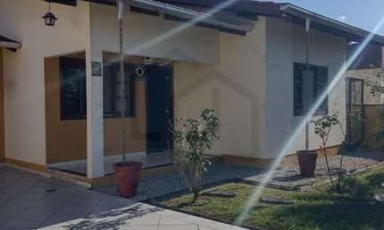 CASA DE 254M² COM 4 DORMITÓRIOS SENDO UMA 1 NO LOTEAMENTO AZALEIA