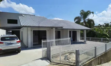 CASA ALTO PADRÃO DE 250M² COM 5 DORMITÓRIOS SENDO 1 SUÍTE MASTER