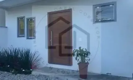 Sobrado com excelente acabamento e passagem lateral no loteamento bruschal
