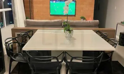 Apartamento de 70m² com dois dormitórios sendo uma suíte e uma vaga de garagem no bairro santa terezinha