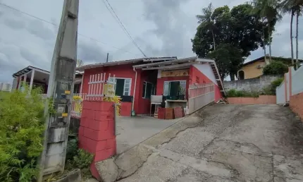 CASA DE ALVENARIA DE 100m² COM DOIS DORMITÓRIOS SENDO UMA SUÍTE NO BAIRRO STEFFEN