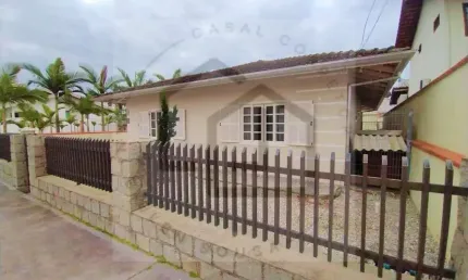Casa de alvenaria de 175m² com 3 dormitório sendo 1 suíte