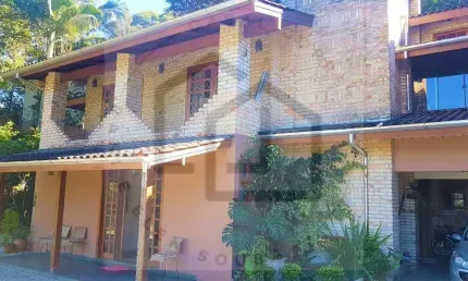 Casa de alto padrão de 400m² com 4 dormitórios sendo 2 suítes
