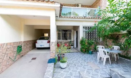 Casa com 4 quartos à venda em Freguesia (jacarepaguá) - RJ