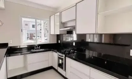 Casa em condomínio fechado com 3 quartos para alugar na Rua Moacir Buguetti, 137, Jardim Park Real, Indaiatuba por R$ 4.950