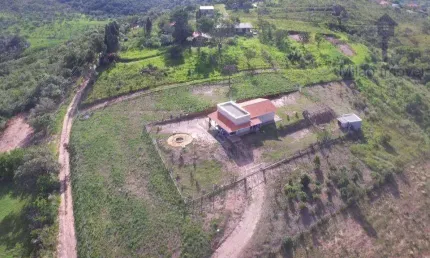 Casa 2 dormitórios à venda, 283 m², Estrada Bela Vista em São Roque/SP