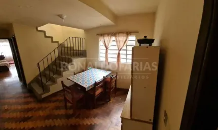 Sobrado à venda com 4 dormitórios e 2 suítes na região de Interlagos.