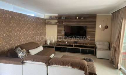 Sobrado 4 dorms, sendo 3 suítes Condomínio Fechado Bairro Interlagos