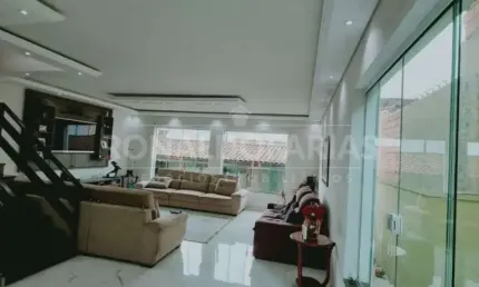 Casa a venda na Cidade Dutra com 250m² de área construída, com 3 dormitórios e uma suíte