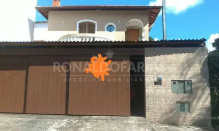 Sobrado à venda com 6 dormitórios na região de interlagos.