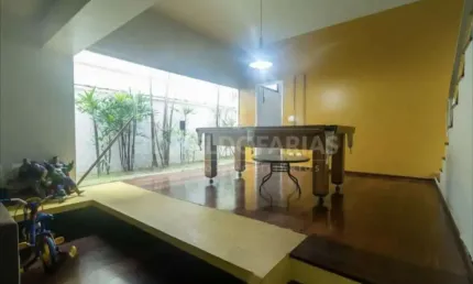 Casa a Venda em Interlagos com 3 Dormitórios 2 Suítes e 4 Vagas de Garagem