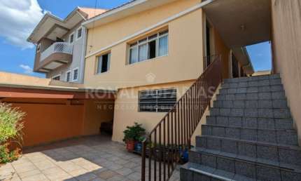 Casa à Venda em VILA São José com 3 Dormitórios e 2 Vagas de Garagem