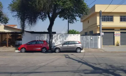 Terreno à venda de  500,00m² com 2 casas na região de interlagos.