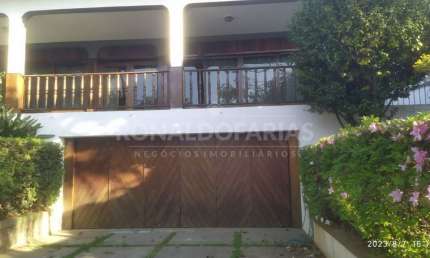 Excelente casa térrea em condomínio com 900m² de terreno e 500m² de construção. no Jd. Bela Vista