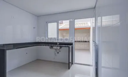 Sobrado a venda com 03 dormitórios sendo 01 suíte na região do campo grande