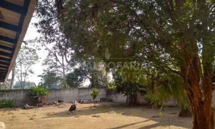Casa a venda em terreno grande bem arborizado no jardim represa venha conhecer