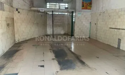 Salão comercial para locação com 42m² na região do Jd São Bernardo.