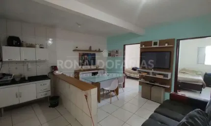 Casa à venda com 2 dormitórios na região do Jardim Varginha. NÃO DÁ FINANCIAMENTO