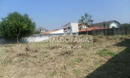 Terreno à venda com 496,00m² na região de Interlagos.
