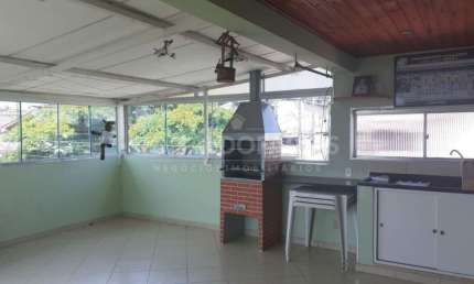 Sobrado a venda sendo 4 quartos com uma suite 2 salas 4 bnheiro
