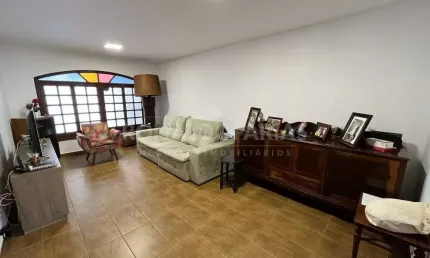 Sobrado à venda com 3 dormitórios na região de Santo Amaro.